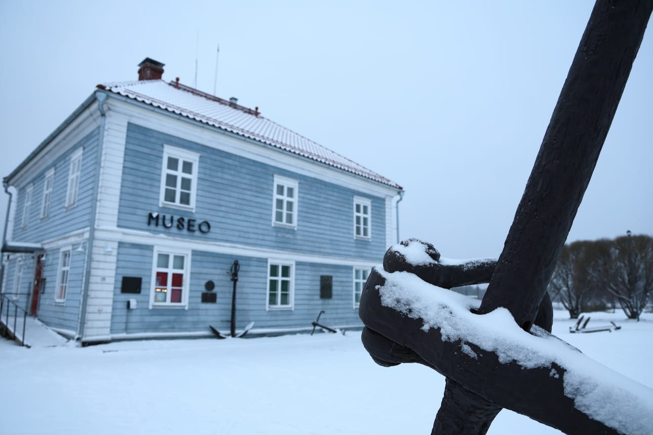 Jouluikkuna löytyy osoitteesta Rantakatu 33.