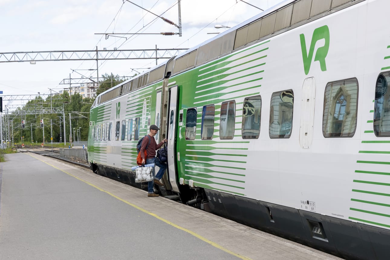 Pian Oulusta voi matkata Haaparantaan raiteita pitkin. Oulu–Haaparanta-rata on toistaiseksi ainoa EU:n tukema ylikansallinen väylähankkeemme.