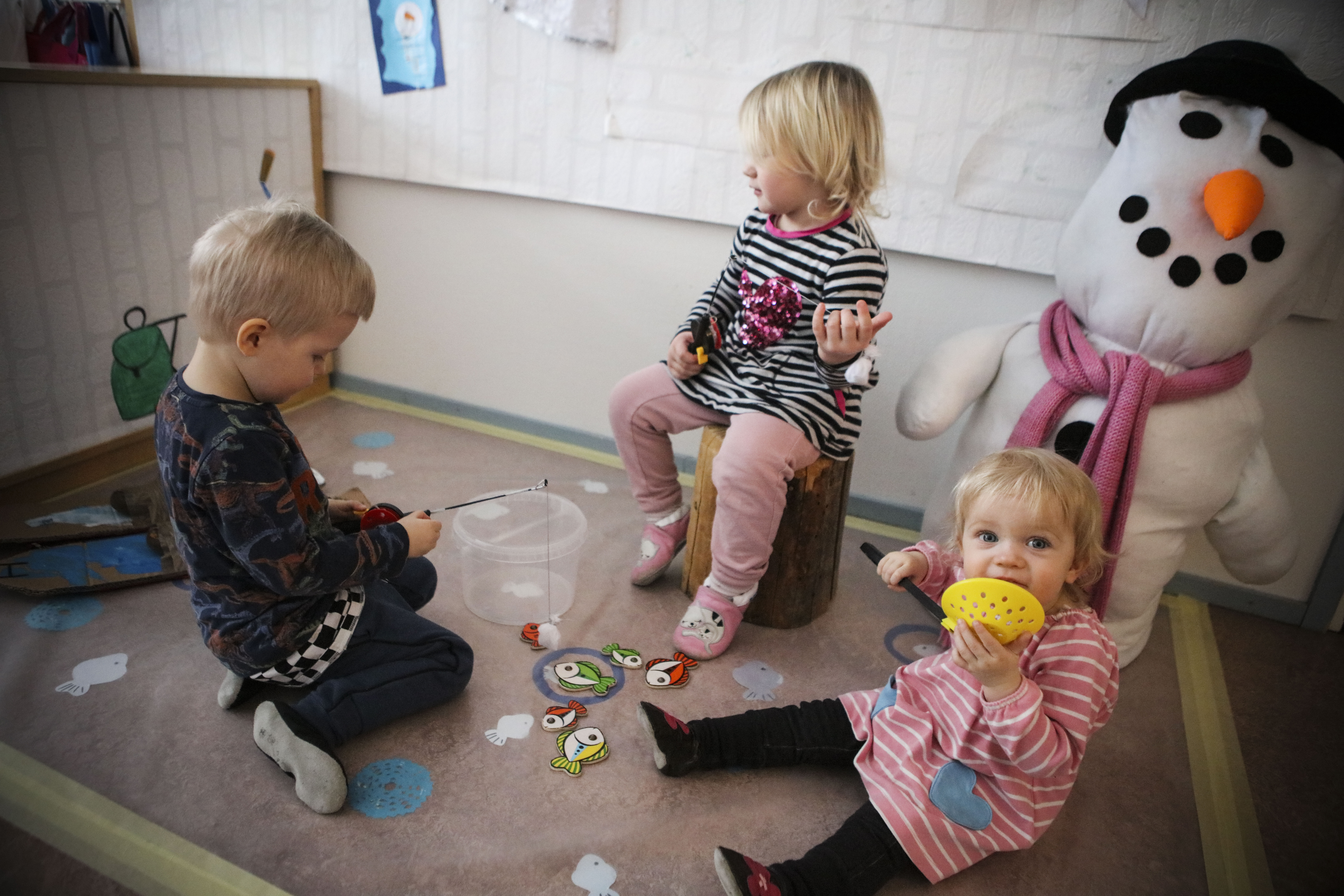Tuure Oilinki, Meea Alamäki ja Hulda Oilinki pilkillä. Komea kalasaalis Tornionjoessa!