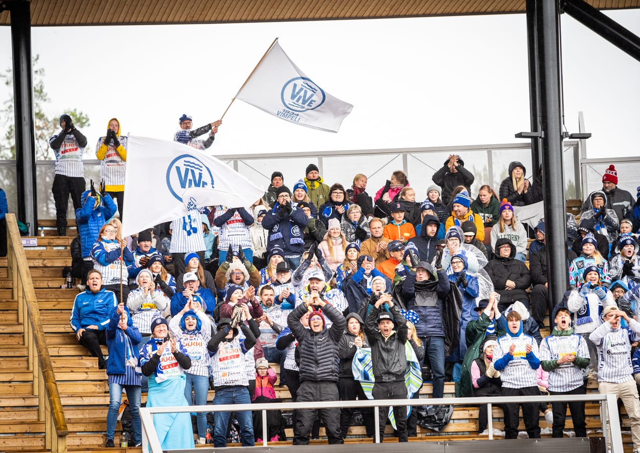 Vetolaisten kannustuksen puutteesta kulta ei jäänyt Sotkamossa kiinni. Jymy voitti sunnuntaina luvuin 1–0 (1–1, 3–2).