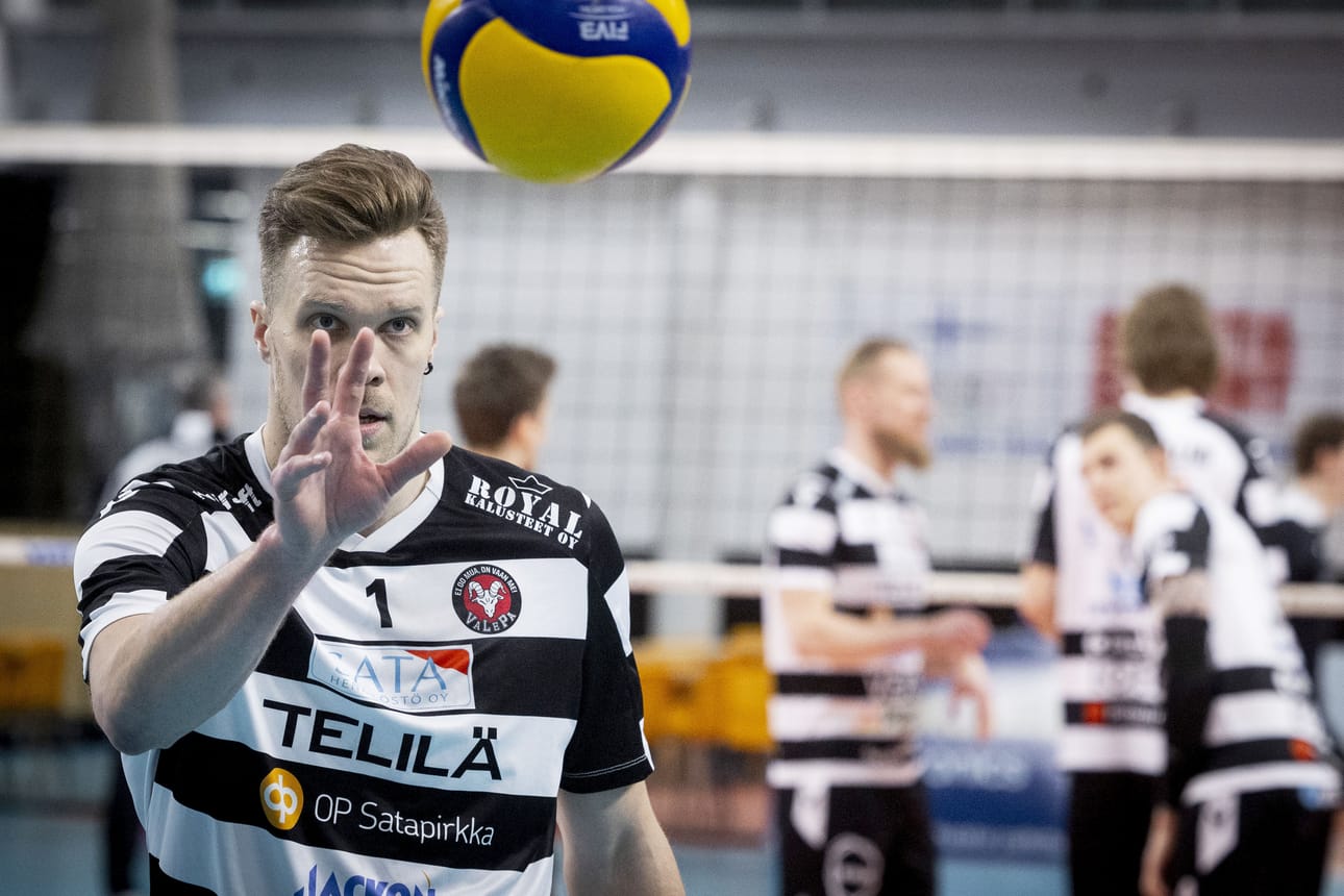 Urpo Sivula on tehnyt muhkeat 7159 pistettä lentopallon miesten pääsarjassa.