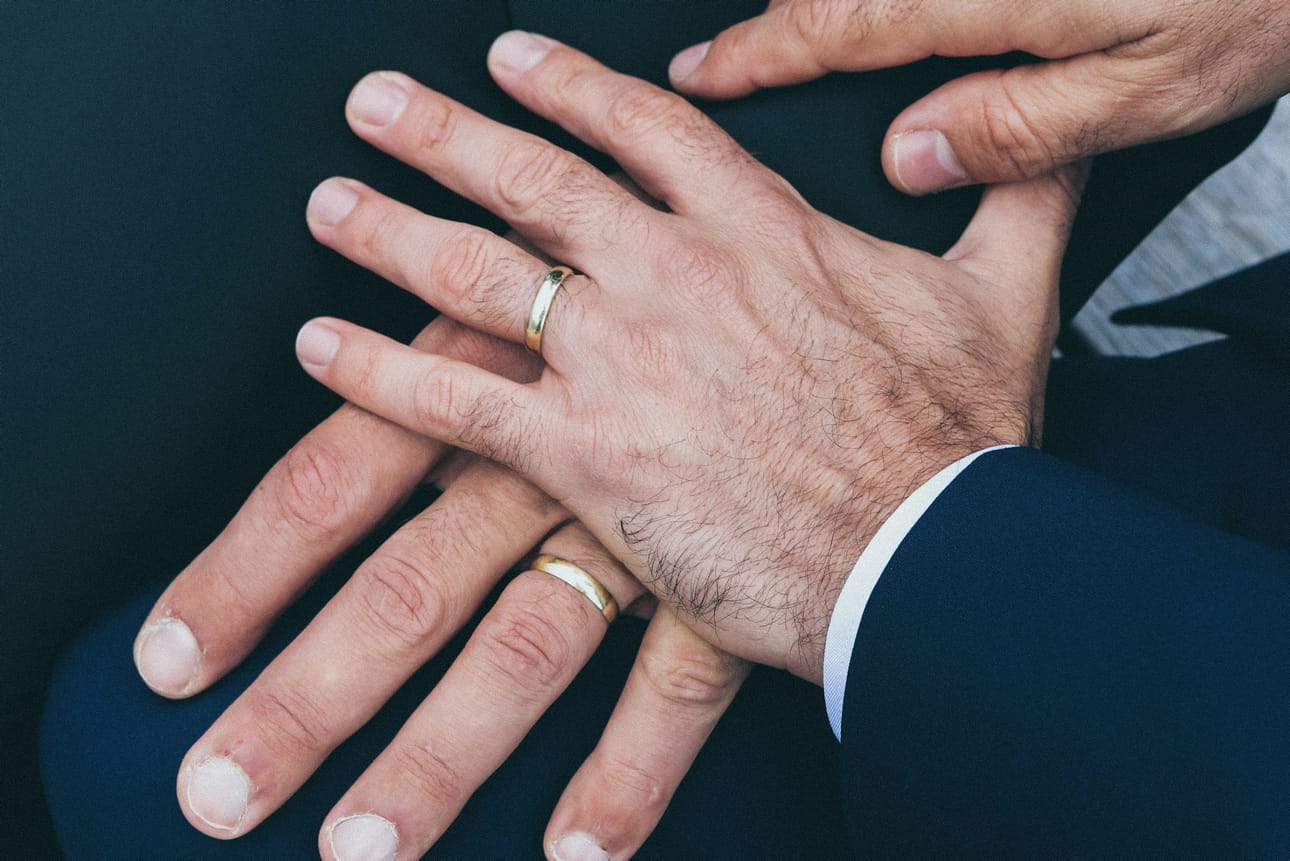 Kävimme läpi Rantalakeuden alueen seurakuntavaaliehdokkaiden vaalikonevastaukset. Valtaosa ehdokkaista ajattelee, että kirkon ei tarvitse vihkiä samaa sukupuolta olevia kaikissa seurakunnissa.