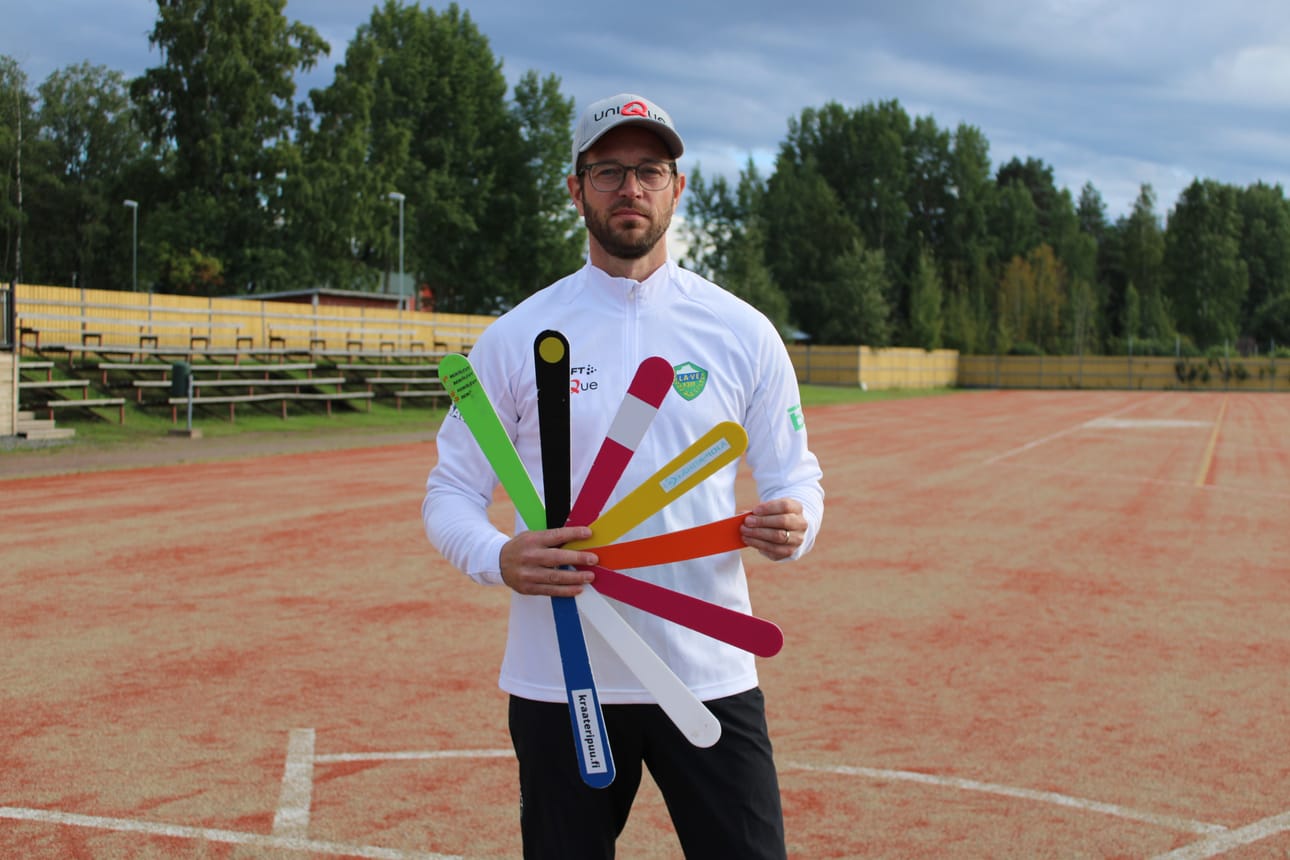 Veikkojen pelinjohtaja Matti Larikka näkee LaVen olevan niukka suosikki.