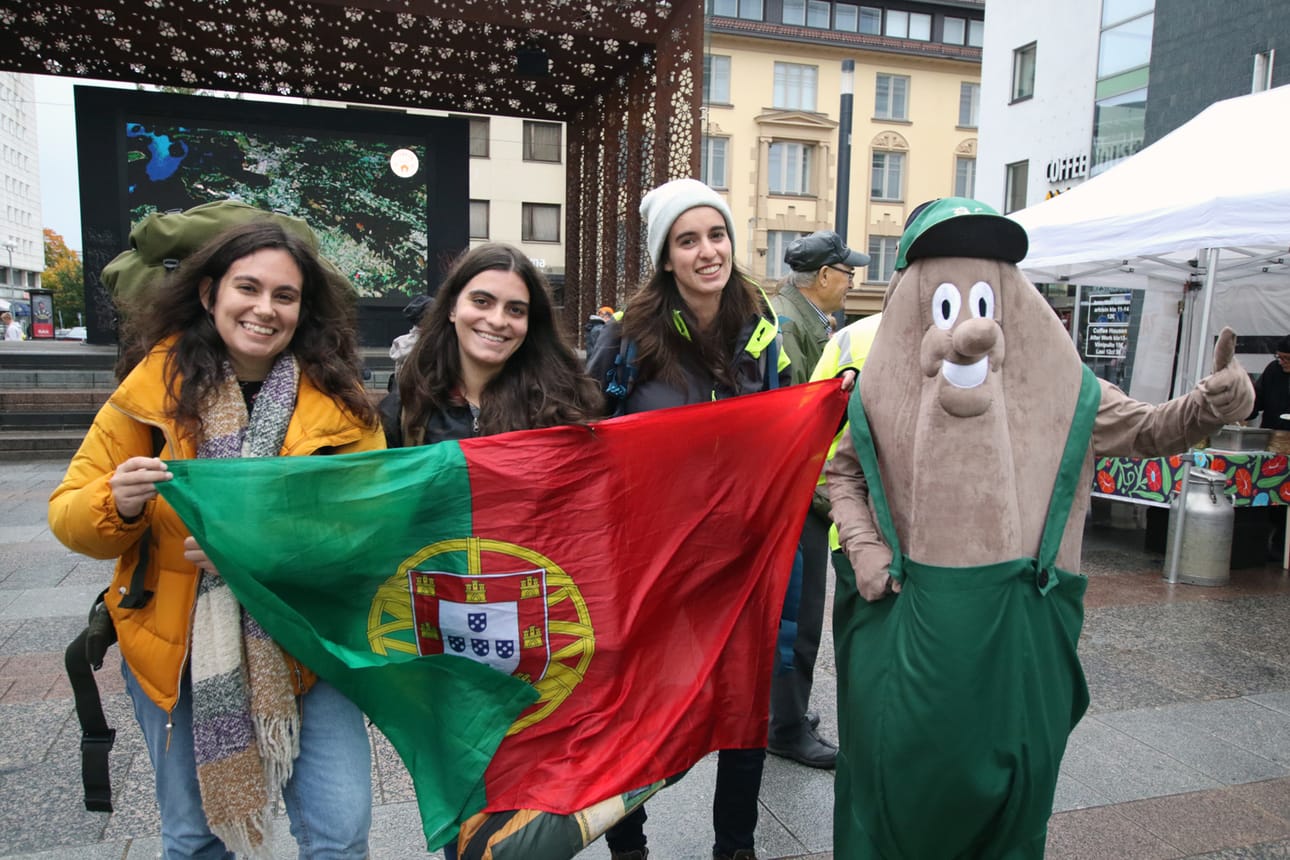 Perunamarkkinoiden etkoilla vieraili muun muassa ryhmä portugalilaisia.