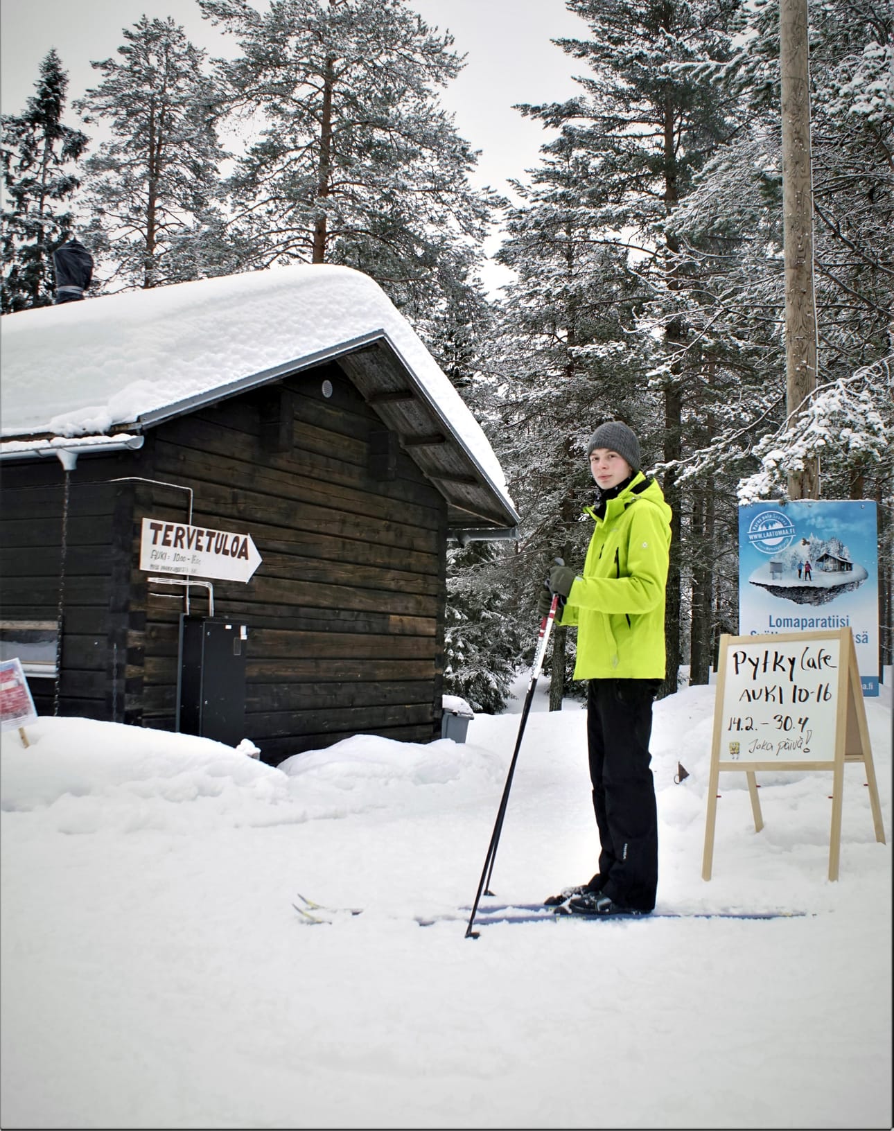 Venäläinen Kirill sivakoi Iso-Syötteen vuokramökiltä pitäen. Latukahviloista saa mukavaa virkistystä, hän on huomannut.
