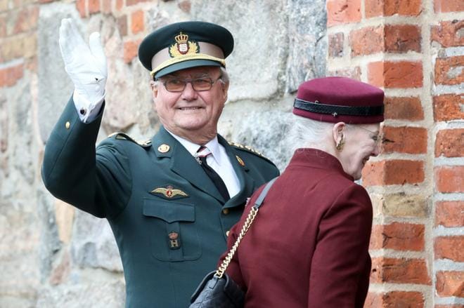 Prinssi Henrik ei enää ihan viime vuosina ollut mukana edustustehtävissä. Hän ei ollut Margareetta II:n mukana viime vuonna, kun Pohjoismaiden johtajat kävivät Suomessa juhlistamassa Suomen 100-vuotisjuhlaa. Arkistokuva. KUVA: EPA/BODO MARKS