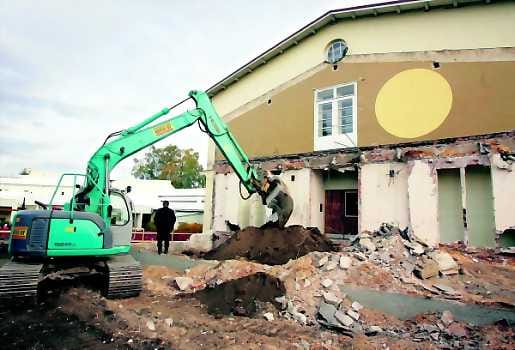 Uuteen käyttöön. Entisestä OTA-talosta remontoidaan asuntola. Vanha pääty puretaanpois ja sen paikalle rakennetaan hissi.
