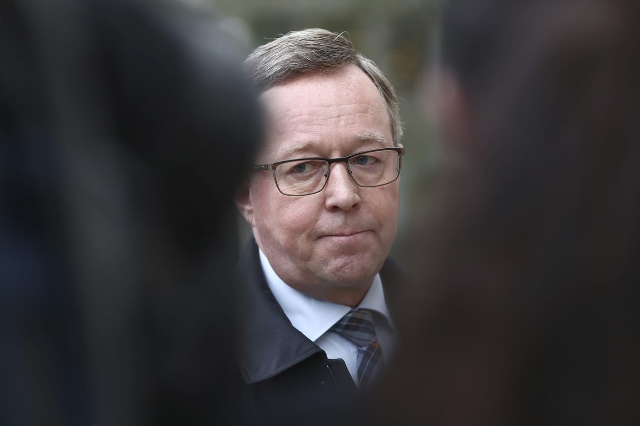 Elinkeinoministeri Mika Lintilä sanoo, että ravintoloiden tukemiseen voidaan tarvitaan kustannustuki 3 b. Se tarkoittaa sitä, että kustannustukimallia kehitetään ravintoloiden tukemiseen sopivaksi.