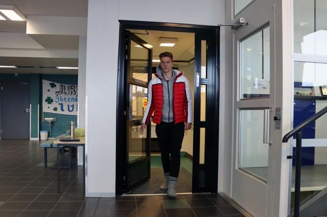 Ville Vallinilla oli ”luottavainen fiilis” tiistaina ylioppilaskirjoitusten äidinkielen lukutaidon kokeen jälkeen. Tänään hän osallistuu äidinkielen kirjoitustaidon kokeeseen. KUVAT: JENNI MÄKELÄ