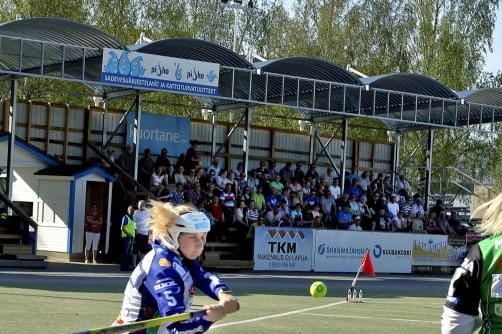 Virkiän Eveliina Toppari oli hurjassa lyöntikunnossa Veikkoja vastaan. KUVAT: HEIKKI HAKANEN