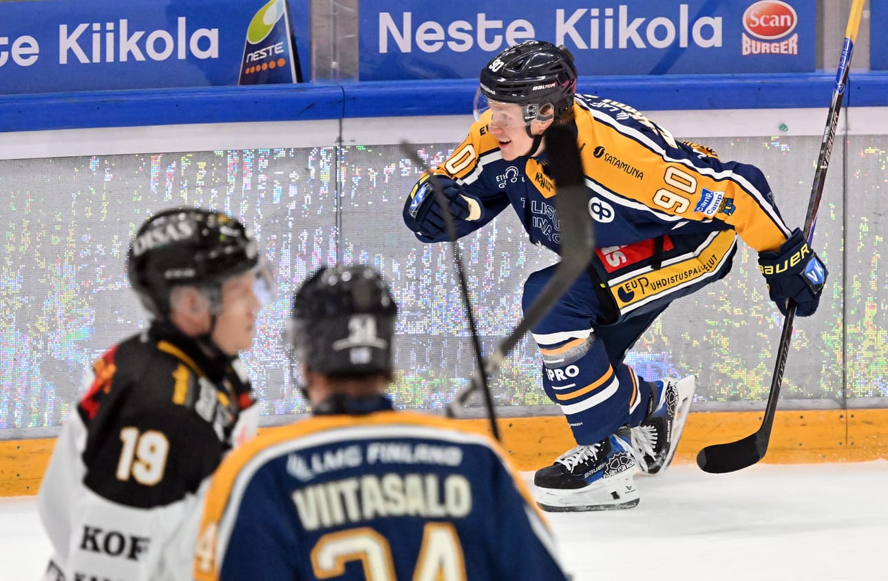 Kärpät jäi Lukon jalkoihin perjantaina. Lenni Hämäläinen löi kotijoukkueen voiton alkutahdit.