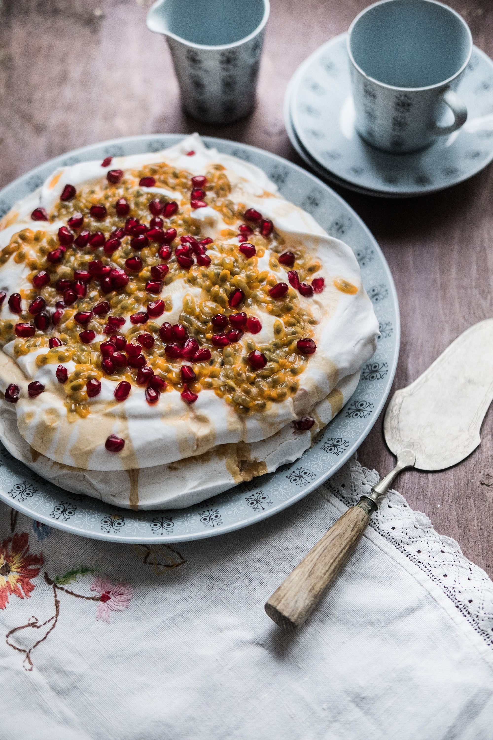 Hurmaava   pavlova syntyy ilman kananmunaa kikherneiden liemestä.