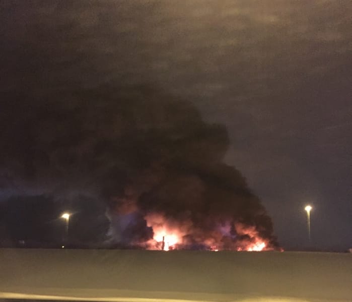 Keminmaassa Torniontiellä sijaitsevassa Tojo-Auto Keminmaa -autoliikkeessä syttyi tulipalo myöhään keskiviikkoiltana.