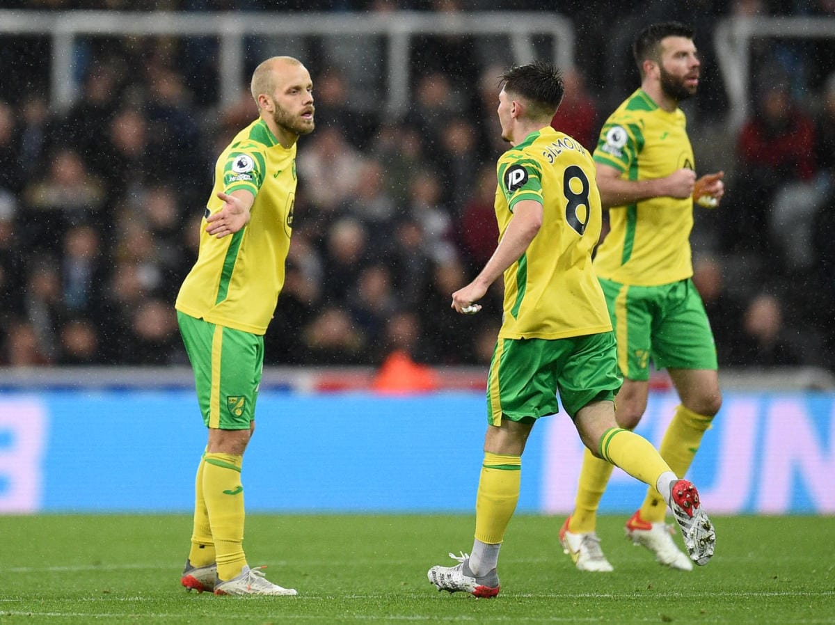 Norwichin Teemu Pukki (vas.) tasoitti 79. minuutilla pelin 1–1-päätöslukemiin. LEHTIKUVA/AFP