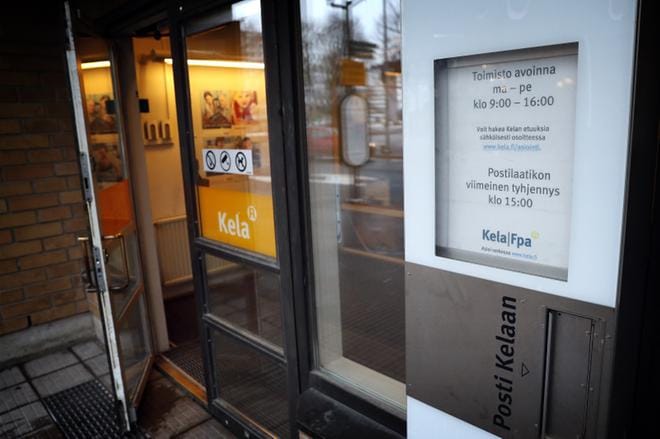 Perustoimeentulotuen myöntäminen siirtyi Kelalle viime vuoden alussa. Harkinnanvarainen toimeentulotuki jäi edelleen kuntiin.