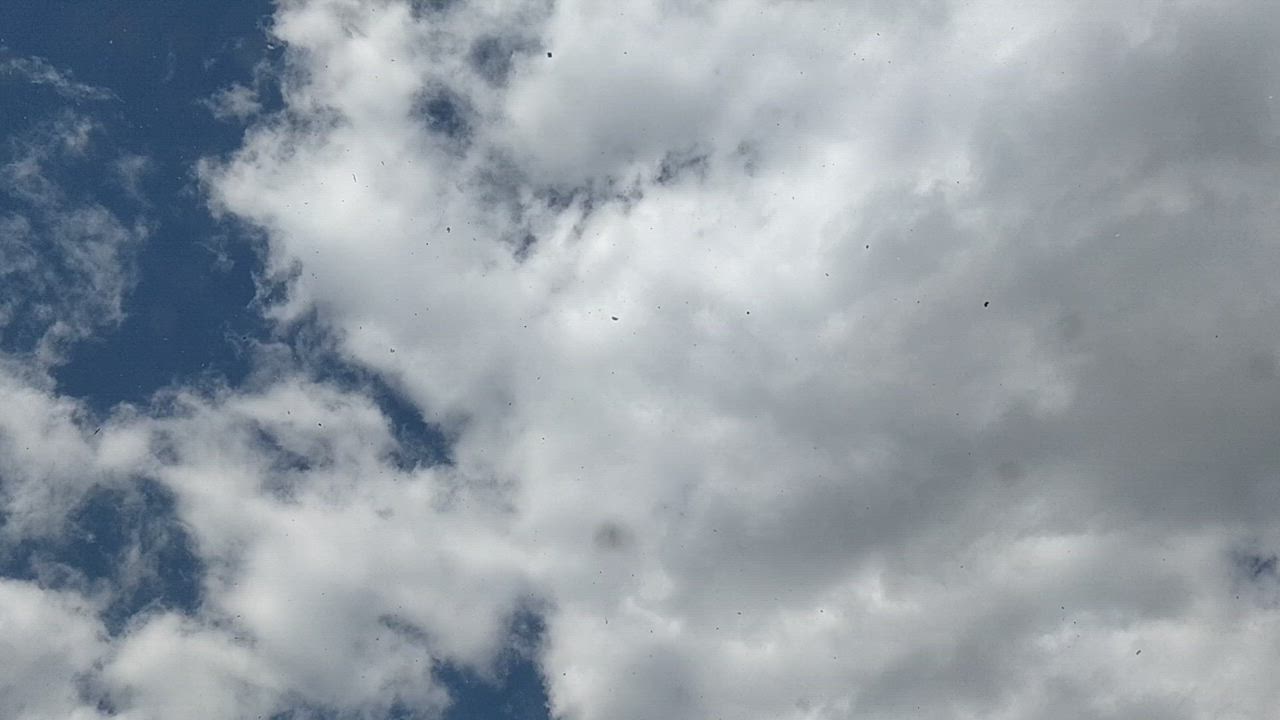 Pyörre lennätti roskia Ruskossa