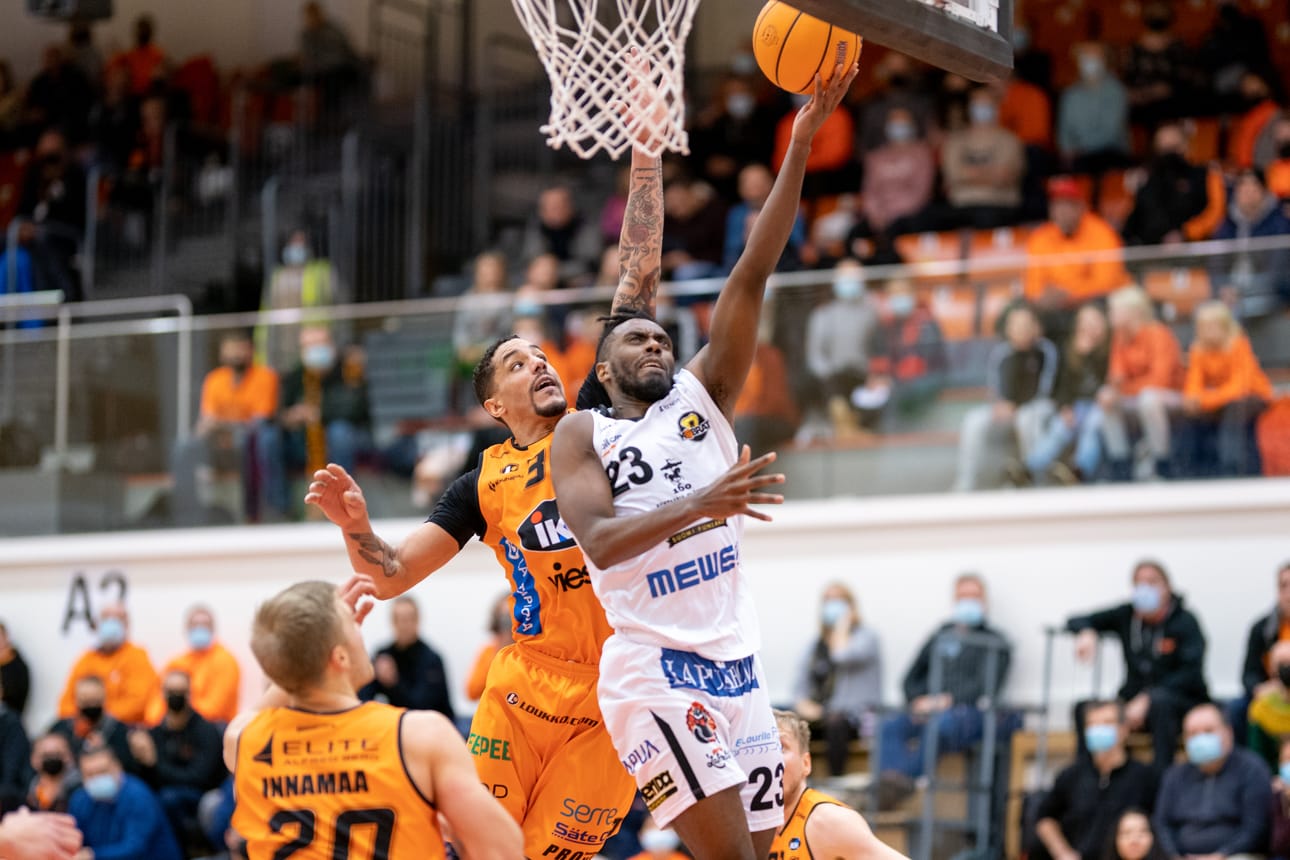 Karhu Basket ja Kobrat ovat valmiita jatkamaan liigapelejä tarvittaessa vaikka ilman yleisöä.