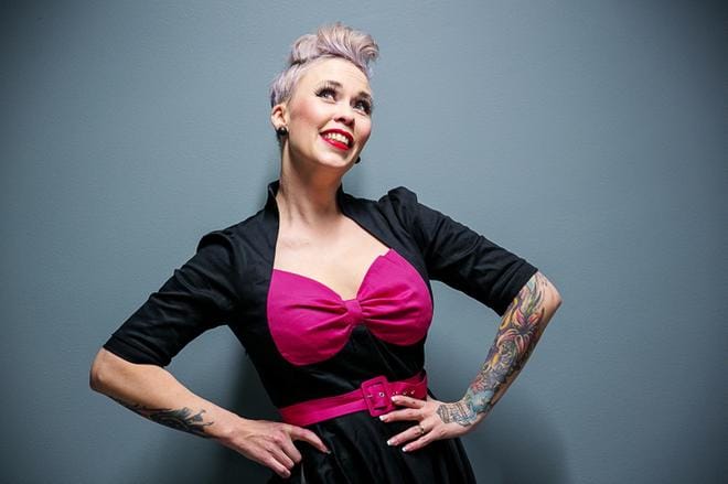 Tanja Karpista, 42, tuntuu usein siltä, ettei hän ole vanhentunut päivääkään 26-vuotissyntymäpäivänsä jälkeen. KUVA: Timo Annanpalo