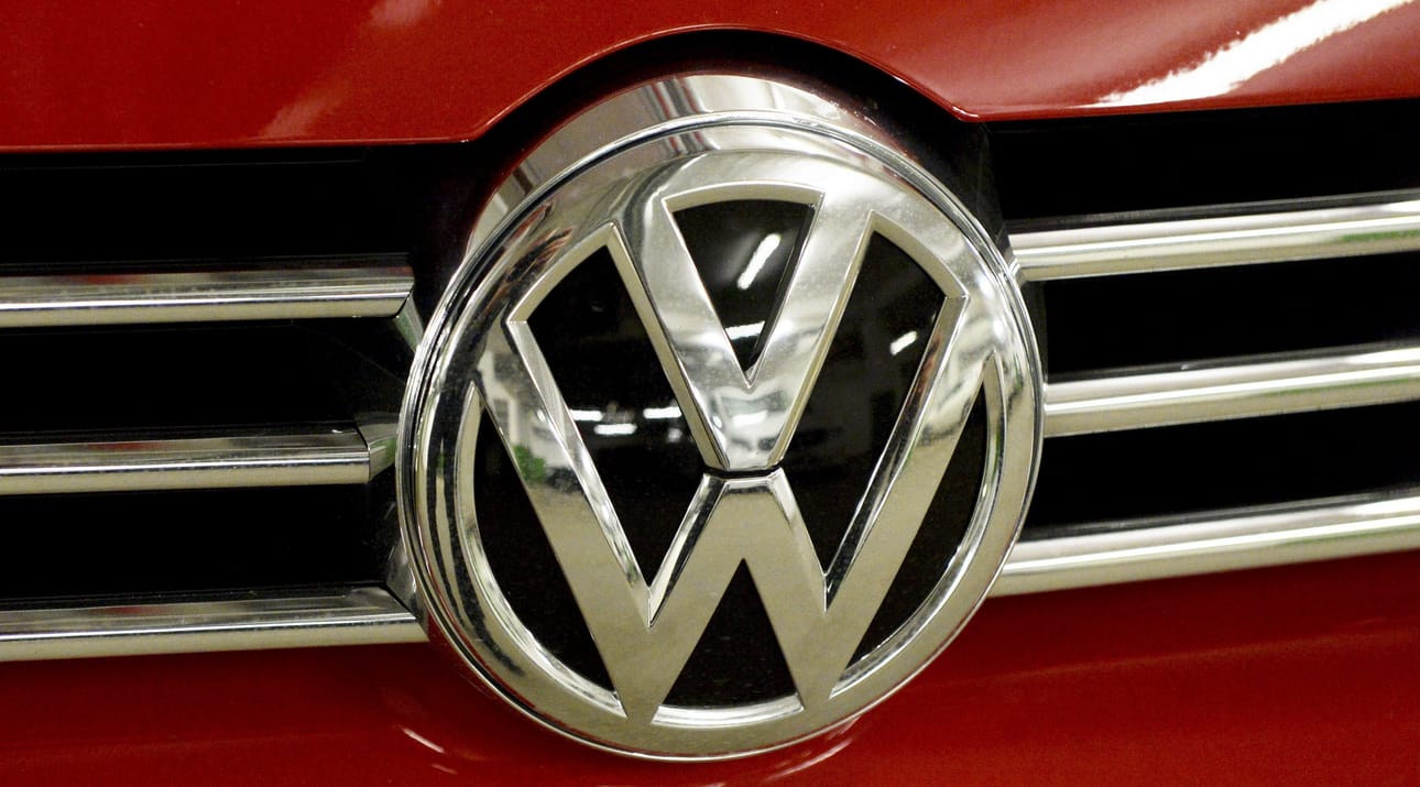 Takaisinkutsu koskee vuosien 2013–24 välillä valmistettuja useita Volkswagenin malleja sekä vuosina 2017–2024 valmistettua Audin mallia.