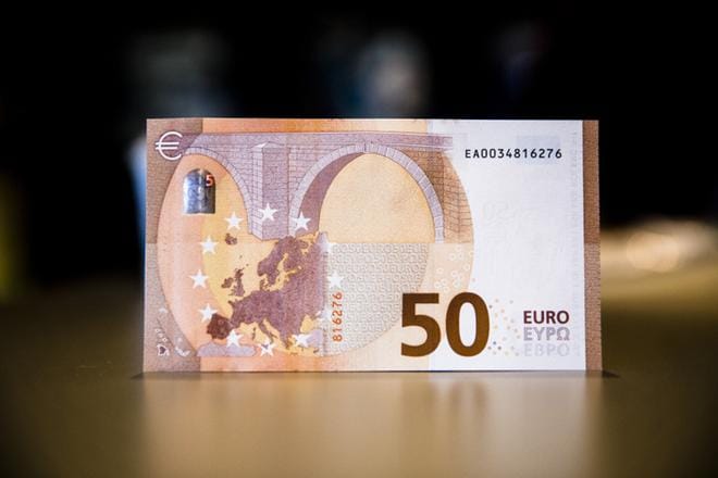 EKP:n tutkimuksen mukaan käteisellä rahalla on edelleen yllättävän vahva asema Euroopan kuluttajien maksutottumuksissa. KUVA: Joel Maisalmi