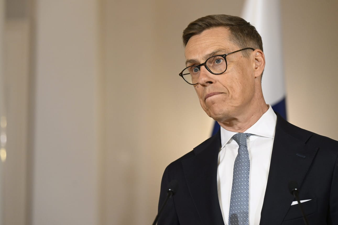 Presidentti Alexander Stubbin mukaan sabotaasi, vahinko ja taitamattomuus ovat vielä esillä mahdollisina syinä sähkö- ja tietoliikennekaapelien katkeamisille. LEHTIKUVA / VESA MOILANEN