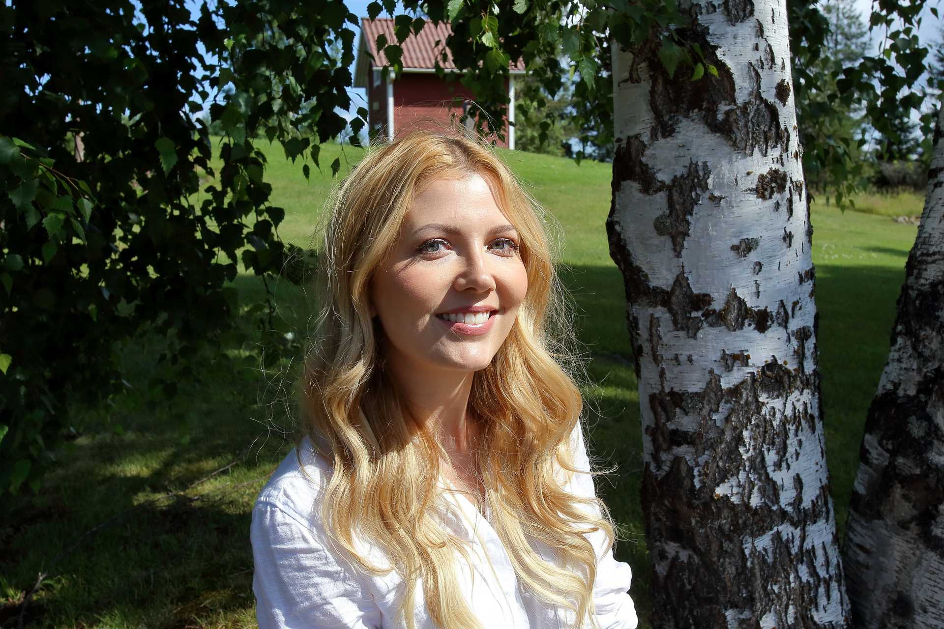 - Isä on aina painottanut työn merkitystä. Äiti taas on antanut aina hirveästi vastuuta, ei kysellyt perääni. "Kun parhaasi yrität, se riittää", hän on aina sanonut, Jenni sanoo.