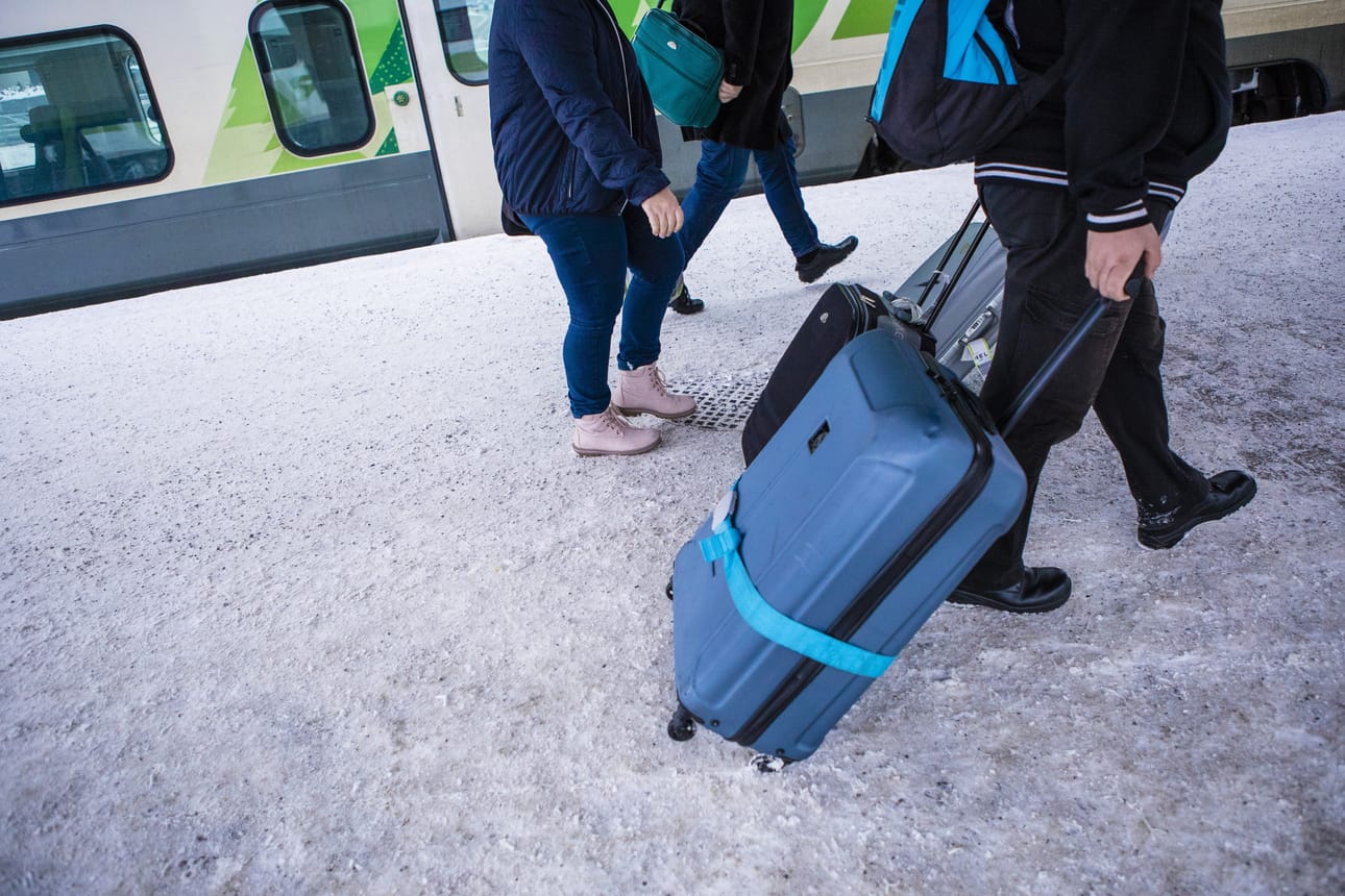 Nopeita junayhteyksiä haikaillaan eri puolella Suomea. Liikenneministeri Sanna Marinin mukaan kyse on rahan, ei tahdon puutteesta.