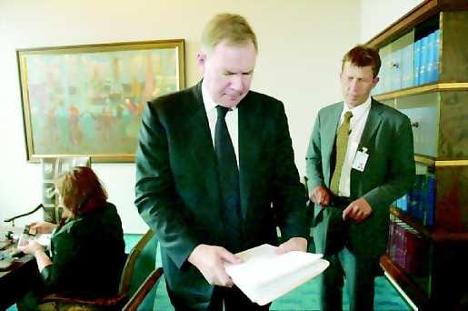 Paavo Lipponen kaipaa kattavaa yhteistyötä EU-maiden ja erityisesti maahanmuuttajien lähtömaiden kesken.
