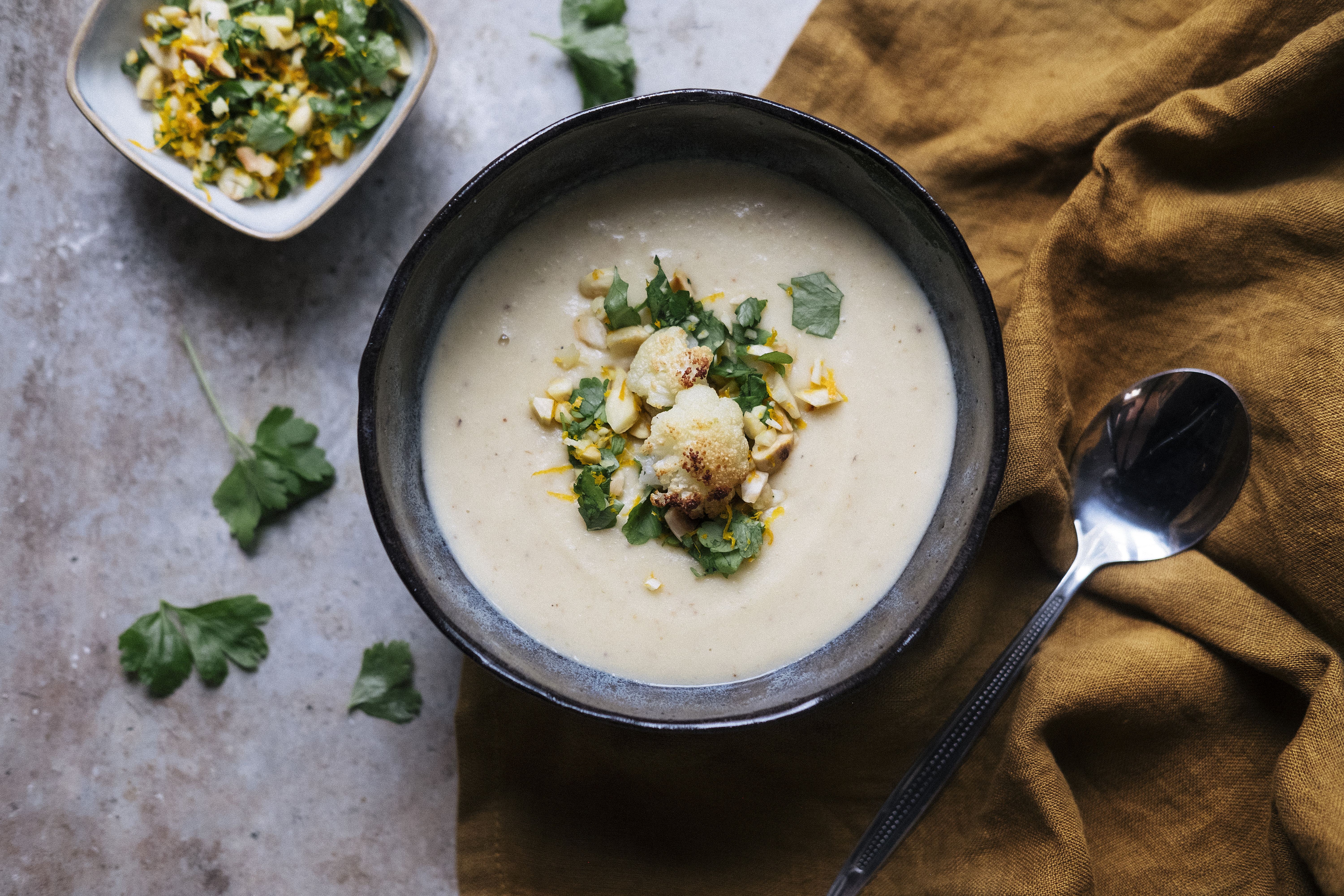Nämä kasviskeitot maistuvat vain paremmilta seuraavana päivänä – pavut, linssit ja kikherneet tuovat proteiineja