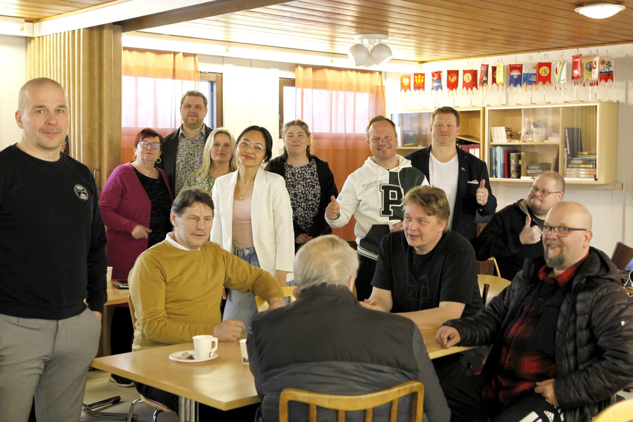 Demareiden vaalivalvojaisissa Marttala-talolla oli hymy herkässä. Valtuustopaikkamäärä kasvoi neljällä.