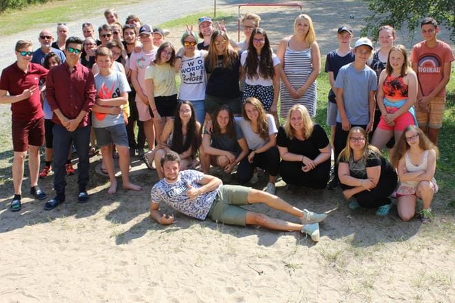 Erasmus-ohjelma on tuonut ranskalaisia ja suomalaisia eli evronilaisia ja alavutelaisia nuoria yhteen. Alavudella Vetämäjärven leirikeskuksessa, järven rannalla, on ollut hyvä viettää kesäisiä päiviä. KUVA: REIJO HEIKKILÄ