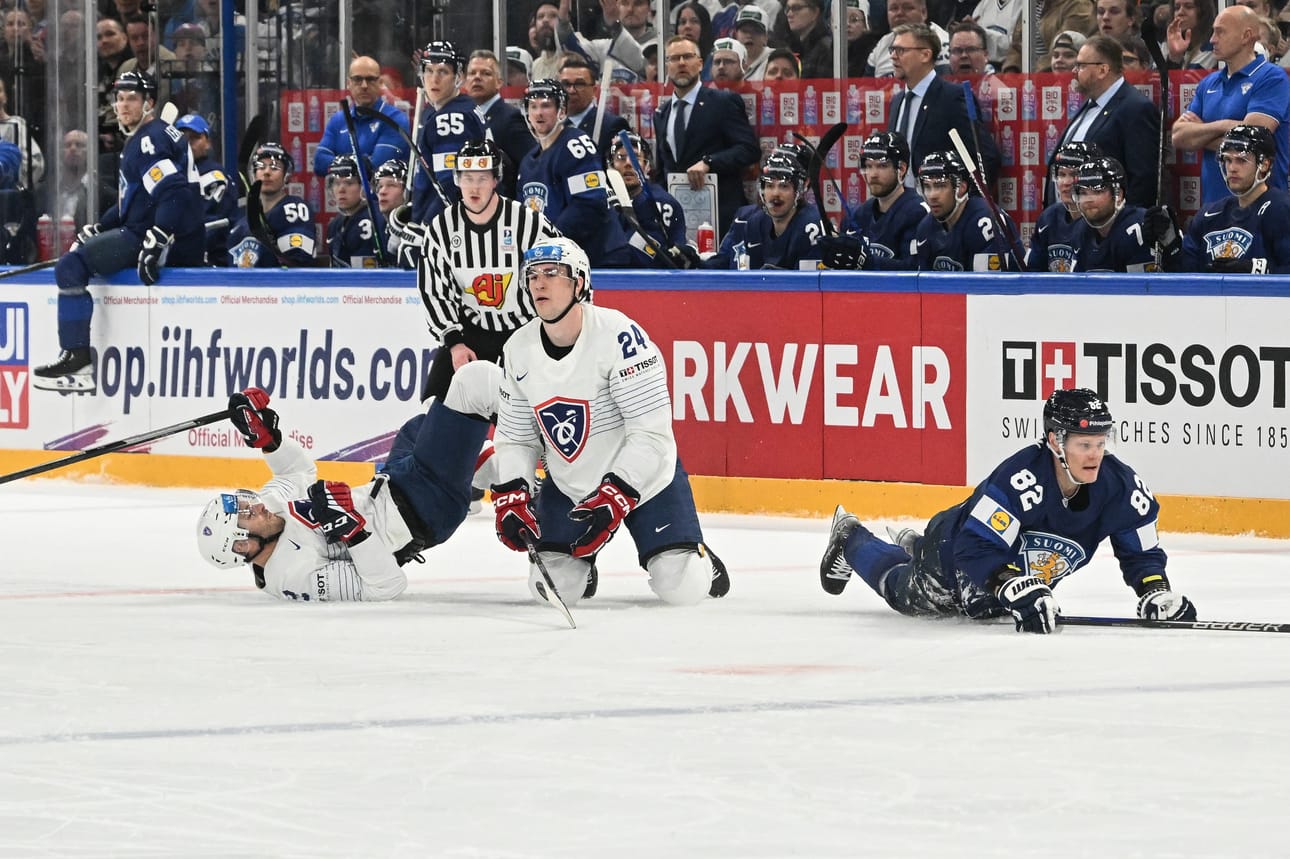 Jääkiekkoliitto hyödyntää Tampereen areenan modernia led-kaukaloa vain mainospaikkana.