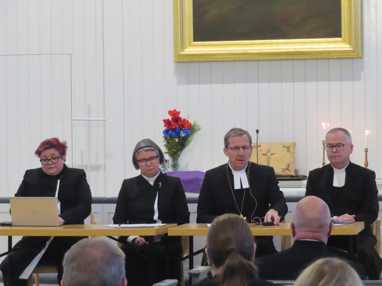 Messun jälkeen piispa Jukka Keskitalo ja piispantarkastukseen osallistuneet papit, Rovaniemi-Koillismaan lääninrovasti Taina Manninen ja pappisasessori Ilkka Mäkinen kertoivat tarkastuksen kulusta ja tuloksista. Notaarina toimi seurakuntapastori Katja Lehtinen Kuusamon seurakunnasta.