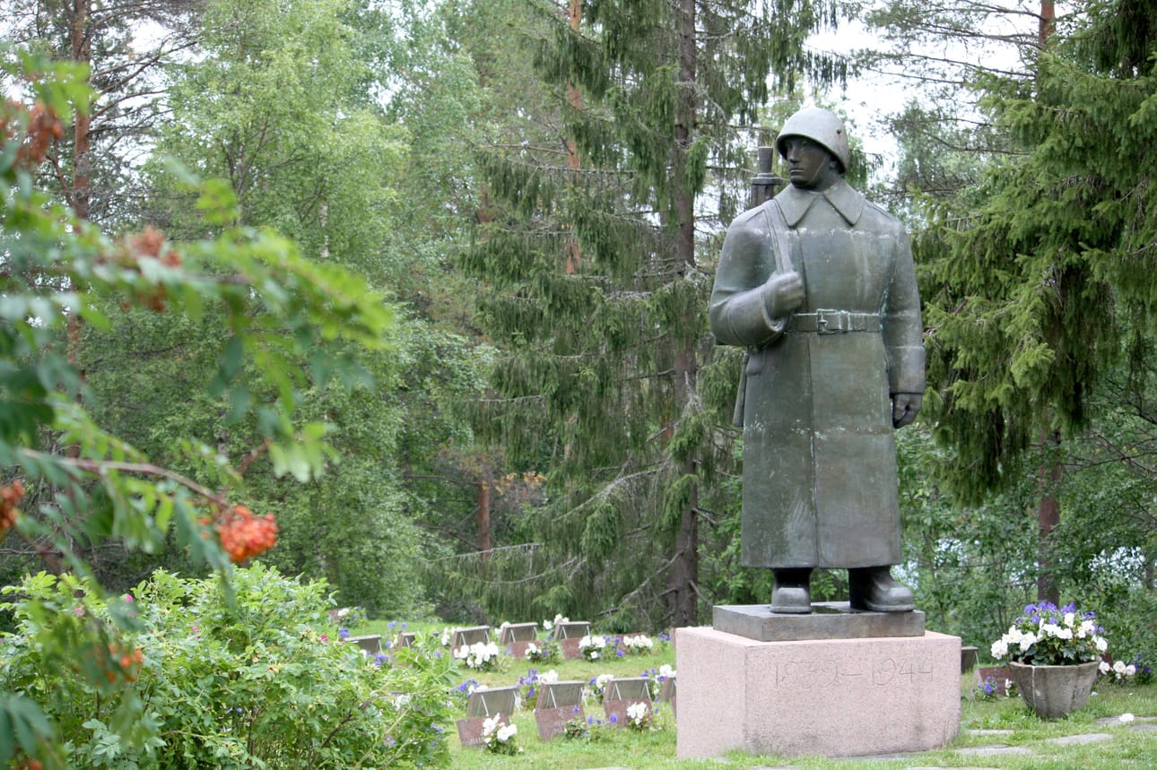 Raimo Aro ja Isänmaan vartiosotilas ovat kohdanneet vuosien saatossa monta kertaa.