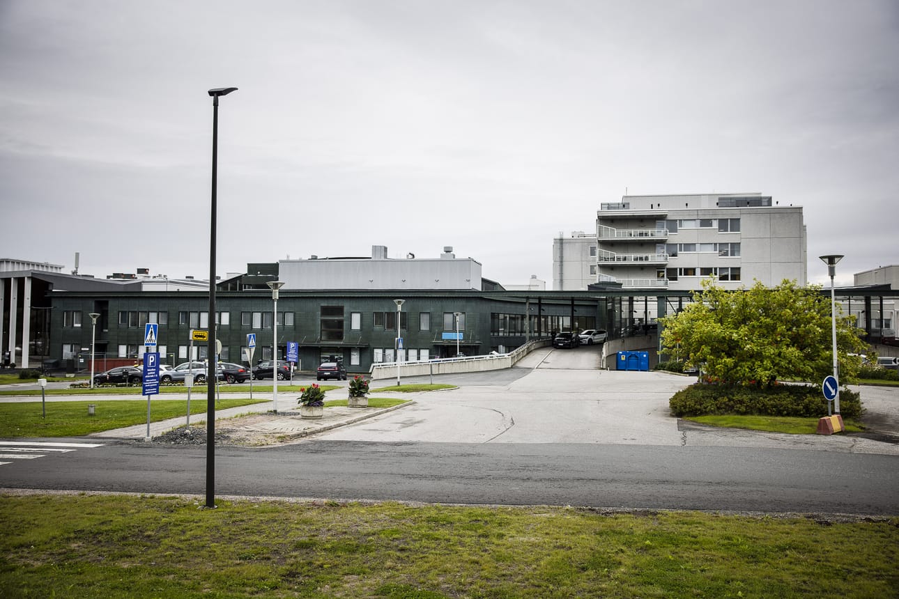 Hallinto-oikeus hyväksyi huhtikuussa 2024 Rovaniemen kaupungin vaatimuksen siitä, ettei kaupunki ole velvollinen maksamaan Lapin sairaanhoitopiirin perimiä korotettuja siirtoviivemaksuja.