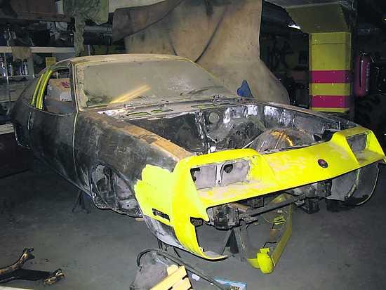 Harri Puheloinen tyytyi tekemään tänä talvena 56 Chevy Bel Airiinsa vain pieniä korjauksia.