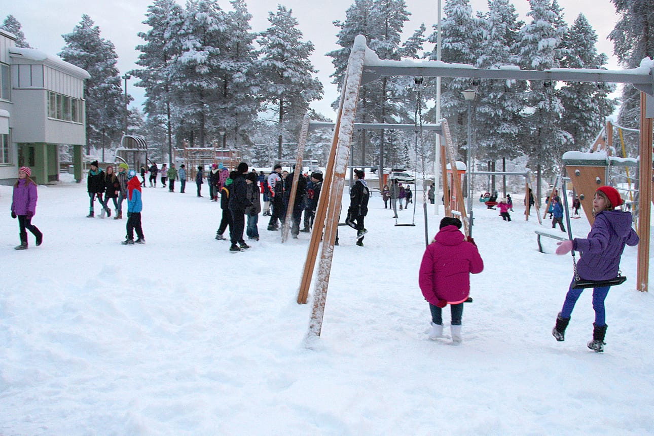 Posiolla koulukeskuksen piha-alueen virikkeellinen liikuntaympäristö on saanut koululaisista yhä useamman harrastamaan välituntiliikuntaa.