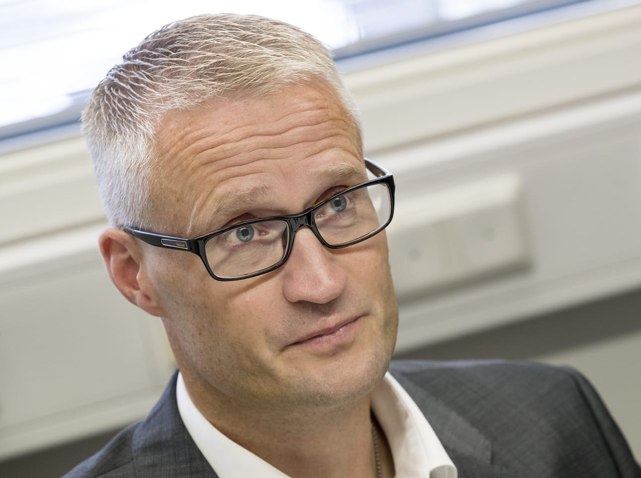 Jarno Limnéll on huolissaan kyberturvallisuudesta ja siitä, että siihen liittyviä keinoja voidaan käyttää sodankäynnin välineenä.
