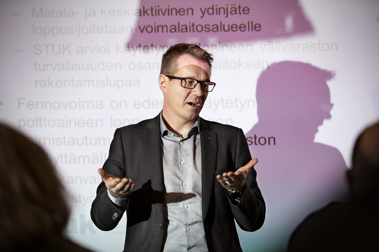 Stukissa ydinjätteiden ja ydinmateriaalien valvonnasta vastaava johtaja Jussi Heinonen kertoo, että Fennovoima on esittänyt tässä vaiheessa viranomaiselle riittävät jätehuollon suunnitelmat.