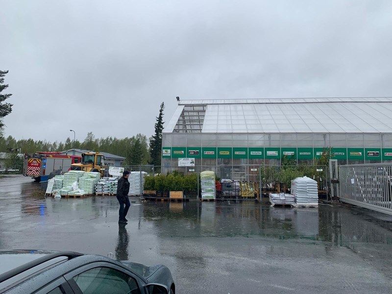 Keminmaan Centtilän katto rikkoutui myrskyssä.