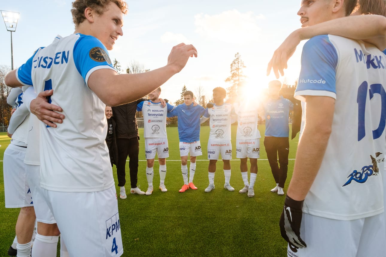 Rovaniemen Palloseura pelasi itsensä Ykkösliigan karsintaotteluihin Ykkösen päätöskierroksen tasapelillä sarjan voittaneen TamUn vieraana.