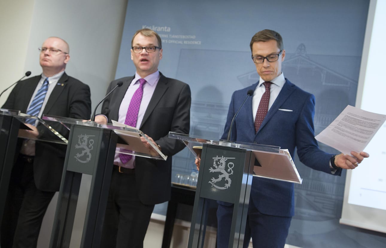 Kuvassa ministerit Juha Sipiilä ja Alexander Stubb (oik) sekä Jari Lindström (vas).