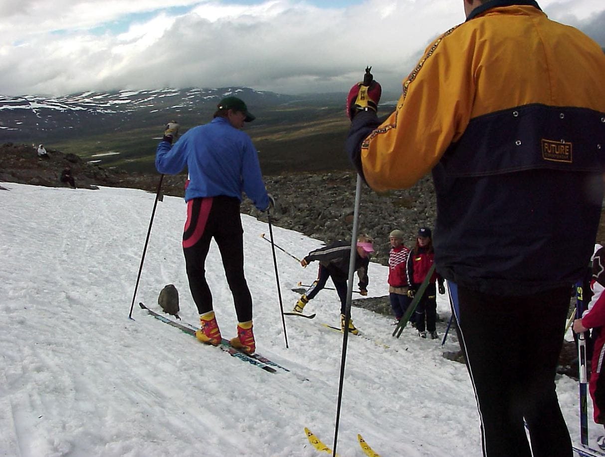 Kilpisjärven juhannushiihdot lähestyvät, ja pakkanen paukkuu Lapissa.