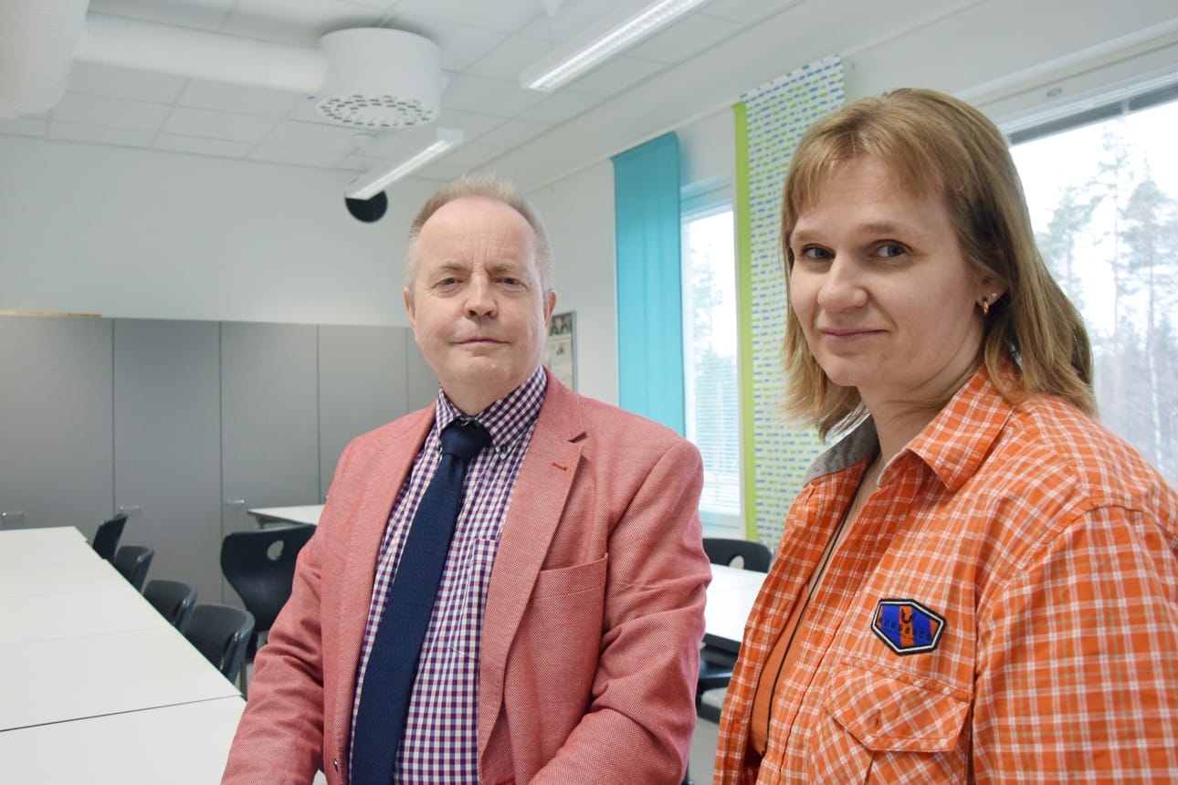 Pääluottamusmies Heikki Kalliosaari ja OAJ:n Siikajoen paikallisyhdistyksen Anne Heilala-Tervo toivovat, että Siikajoen kunta peruu sivistyslautakunnan päätöksen määräaikaisten opettajien palkkauksessa.