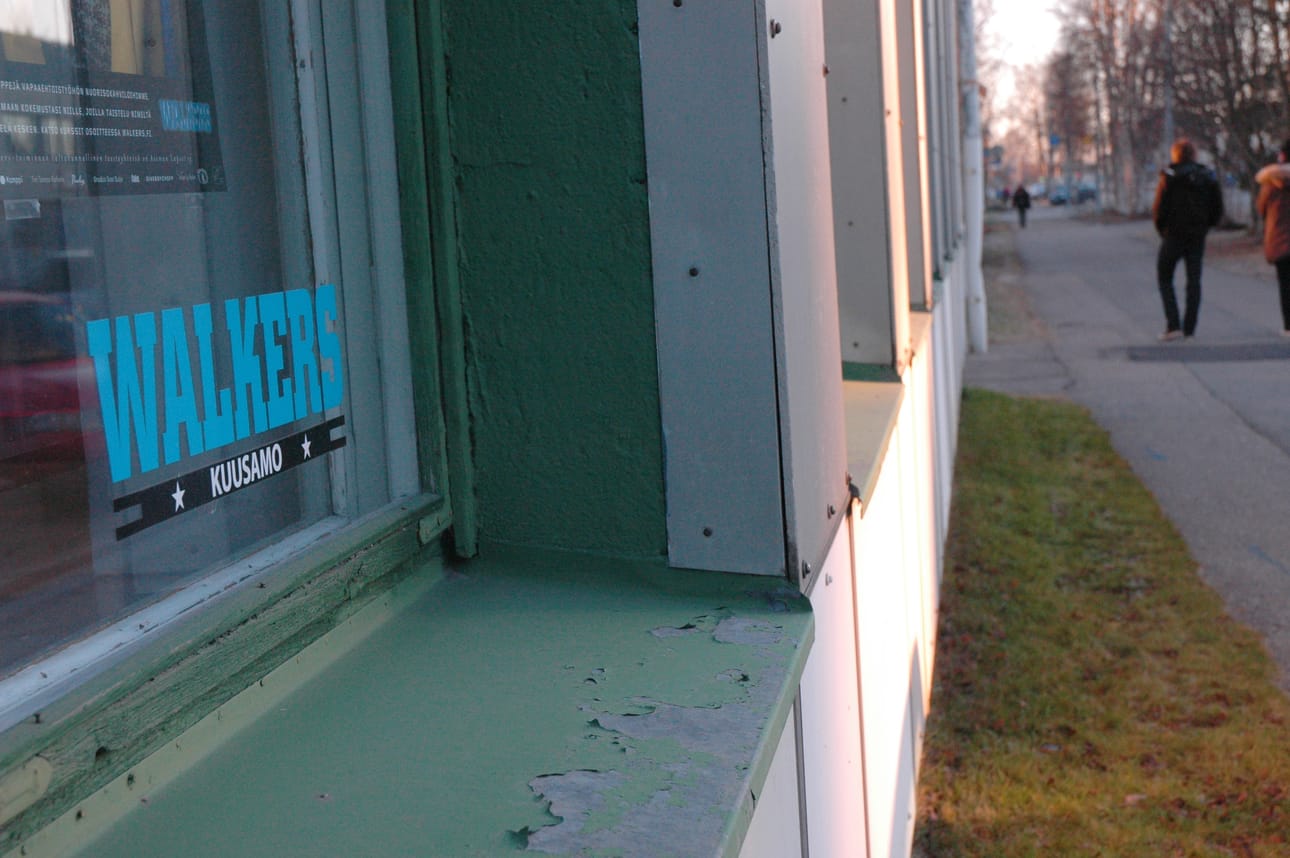 Walkers-kahvilassa kohtaavat nuoret ja aikuiset perjantai-iltaisin.