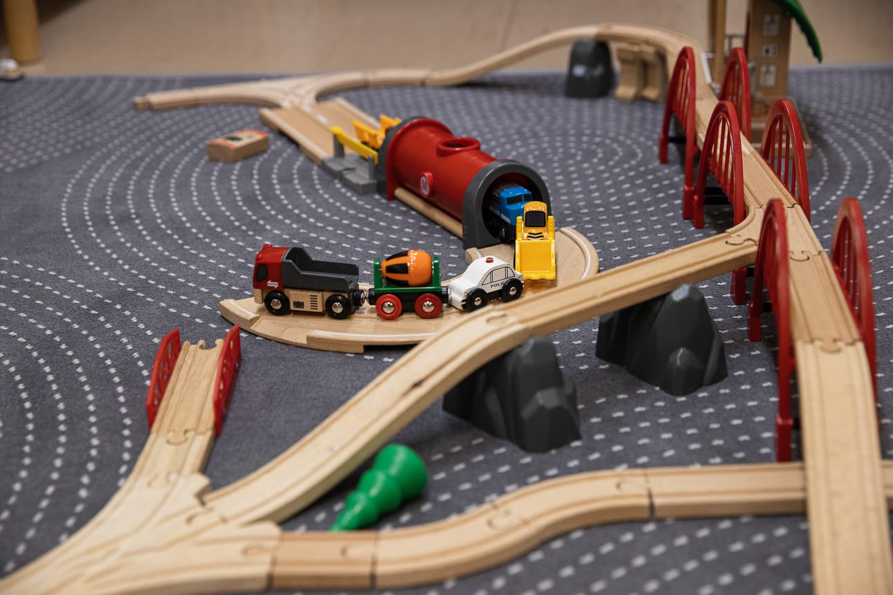 Ikävuodet 0–6 kattava varhaiskasvatus on osa suomalaista koulutusjärjestelmää ja tärkeä vaihe lapsen kasvun ja oppimisen polulla. Kuvituskuva.