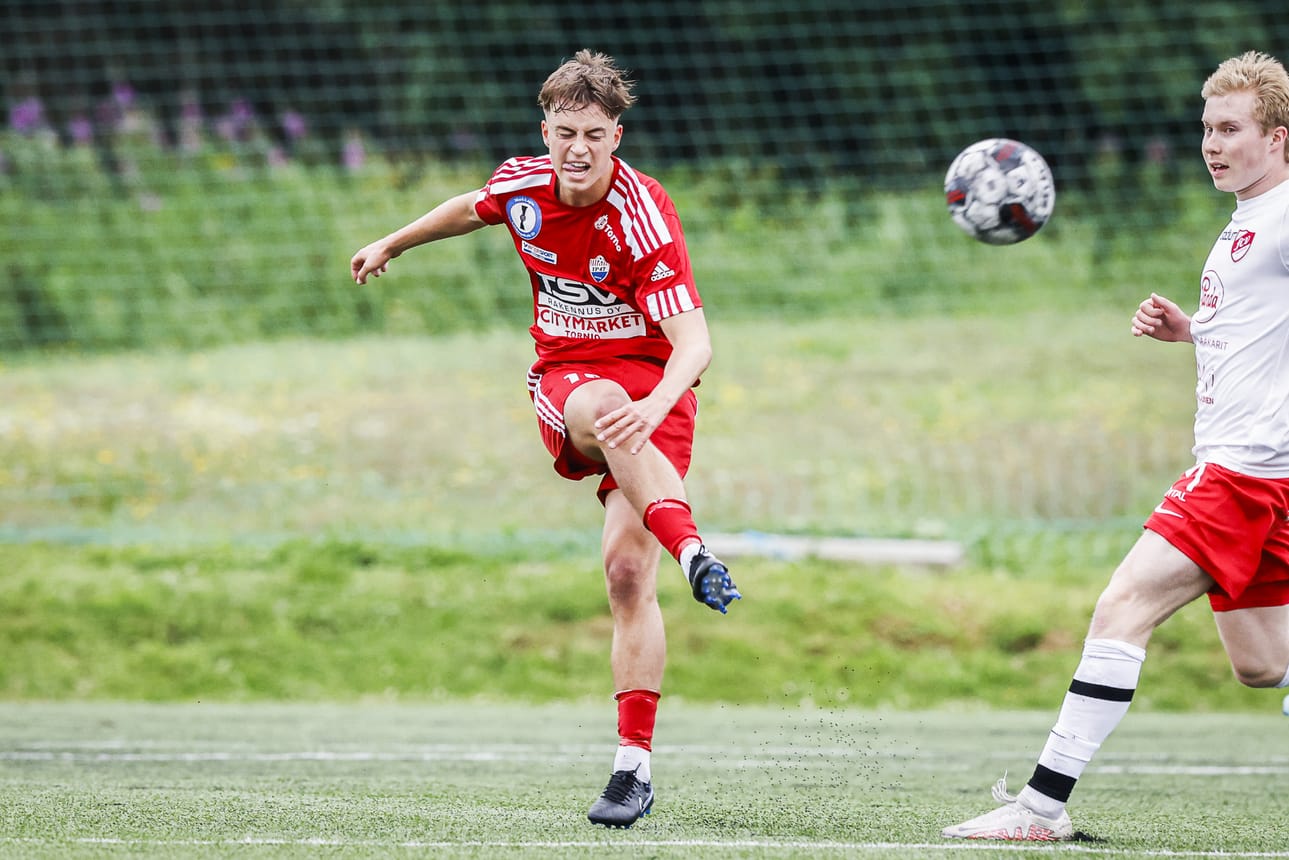 Niklas Kerkelä laukoi läpiajon päätteeksi TP-47:n tasoitusmaalin Oulussa.
