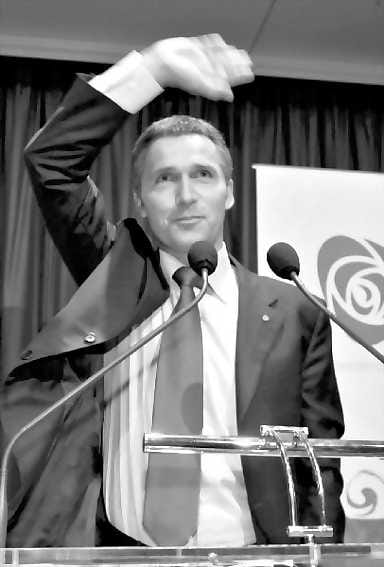 Jens Stoltenberg nosti työväenpuolueen taas valtaan.