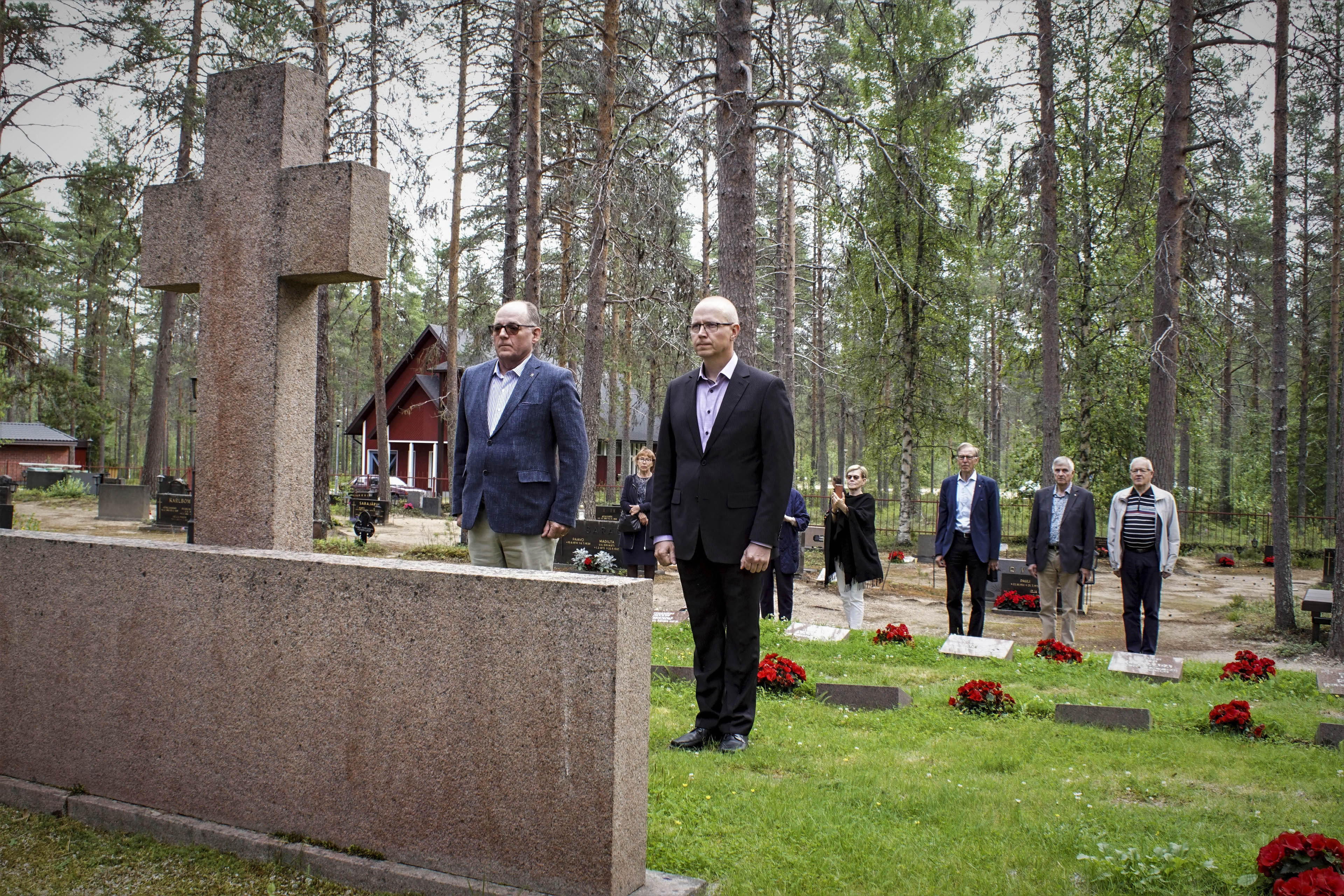 Pudasjärveläiset upseerit koolla Sarakylässä – "Kaikkiaan meitä on 14, joista viisi aktiivipalveluksessa. "