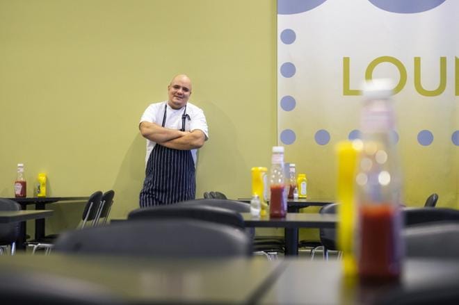 Mikael Nabbin mukaan Kivihakaan rakennetaan kunnon pitopalvelukeittiö. KUVA: JARNO PELLINEN